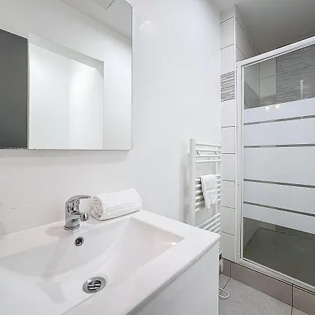 Lägenhet 10pers , Parking, Wifi - Tv *